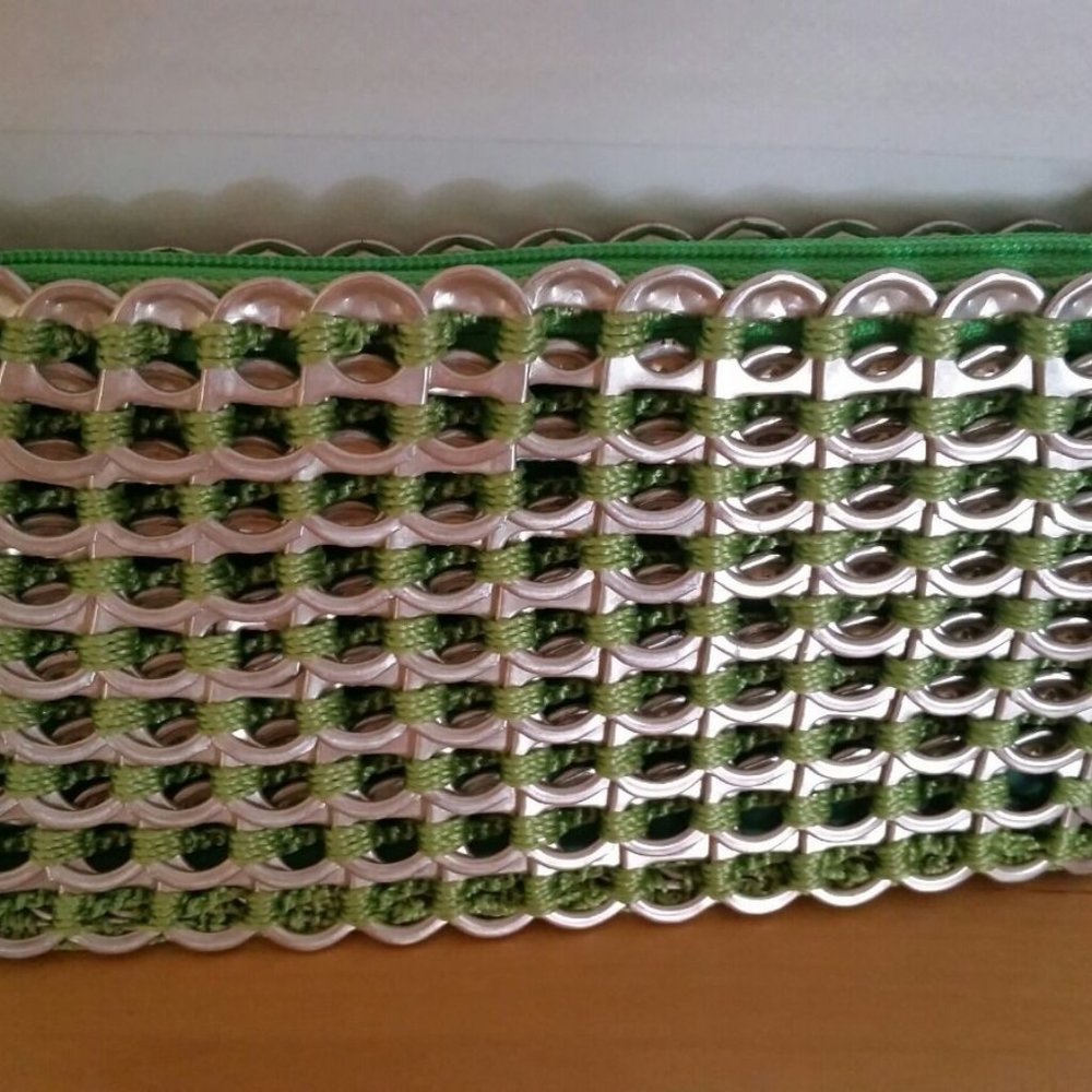 ESCAMA BRASIL STUDIO CLUTCH CHICA ROSA Green Metal